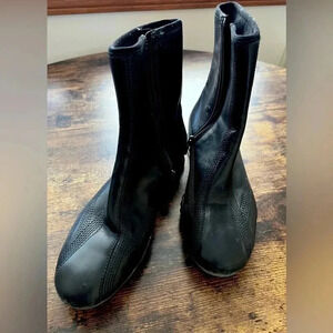 Cole Haan | womens Air Beau booties. Size: 5.5B